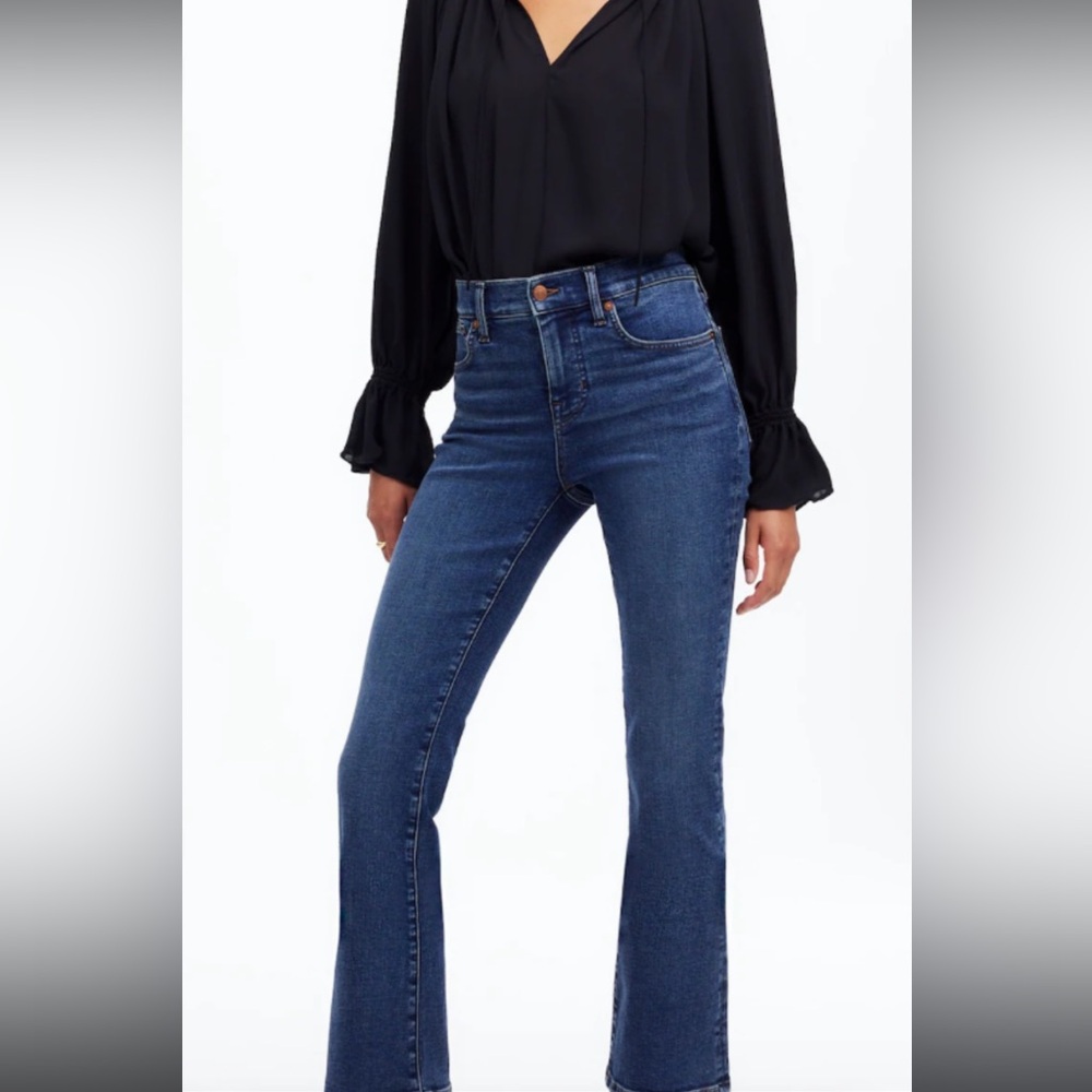 Madewell Mid Rise Kick Out Jeans in Tall in color lenoir wash. New